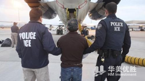华人这样看：3华人在美国机场被截遣返中国 绿卡当场没收销毁